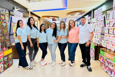 Katherin Tabares, Daniela Bedoya, Camila Ocampo, Camila López, Kelly Grisales, Milena Marín y Jorge Cardona.