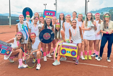 Foto | Cortesía | LA PATRIA Las participantes del Torneo de Manila Open en el Club Manizales, sede campestre, posaron para el recuerdo. En la imagen: Adriana Herrera, Tatiana Hoyos, María Ximena González, Beatriz Rojas, Angélica Restrepo, Lina Villegas, Alejandra López, Jimena Vélez, Adriana Jaramillo, Laura Jaramillo, Laura Marín, María Camila Jiménez, Jimena Restrepo, Manuela Duque, Mariana Araque, Bibiana Manzur, Valentina Alzate y Juanita Delgado.