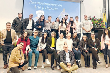 En el auditorio Fundadores Mario Calderón Rivera, de la Universidad Autónoma de Manizales, se entregaron reconocimientos a deportistas y artistas, estudiantes y egresados, por su destacado desempeño en el 2025.