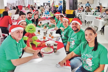 Foto | Henry Giraldo | LA PATRIA Con un desayuno se dio inicio a la Navidad, en la oficina central (foto) y en las diferentes seccionales donde tiene sede la entidad en los municipios de Caldas.