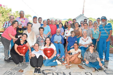 Foto | Lector | LA PATRIA En días pasados se reunió un grupo de amigos exintegrantes de la Cruz Roja con el propósito de celebrar la amistad y compartir las experiencias vividas durante su paso por la Cruz Roja de Caldas. El encuentro estuvo marcado por gratos recuerdos, anécdotas y el fortalecimiento de los lazos que los han unido a lo largo del tiempo. Javier Echavarría Carvajal, suscriptor de LA PATRIA, nos envía esta imagen para el recuerdo de tan especial reunión.