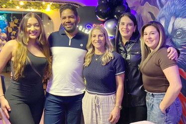 Fotos | Restaurante La Shiraka | LA PATRIA Manuel Montero celebró su cumpleaños en compañía de Valeria Valencia Chiquito, María Danelia López, Sandra Milena Montes y Liliana Echeverri. 