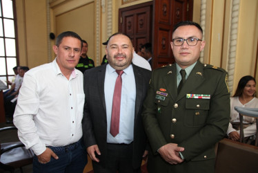 Fotos | Argemiro Idárraga | LA PATRIA Andrés Parra Gallego, Jhon Fredy Arenas y Jhon Parra Gallego, mayor de la Policía.