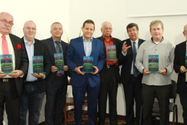 Ganadores del galardón La Red de Oro: Jorge Enrique Escobar, Jhon Ómar Candamil, Ricardo Gómez De La Roche, Olmedo Correa Correa, Carlos Alberto Estrada, Marino Vega Cardona, Miguel Ángel Vega, Martín Sierra Quiroz, Henry Gutiérrez Ángel y David Castelblanco.