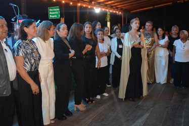 José Mario Ramírez, Norma Ramírez, Yaneth Guarín, Marya Morales, Ana María García, Odila González, Juliana Salcedo, Elsy Amparo González, María Nancy Estrada, Graciela Restrepo, Elizabeth Franco, Sonia Díaz, Gloria Pérez y Edilia Patiño, voluntariado de la Asociación.