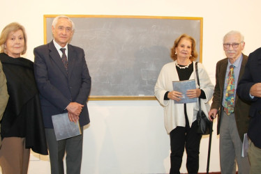 Álvaro Uribe, Luz María Calderón, Gabriel Barreneche, Elvira Escobar, Santiago Cárdenas y Jorge Alberto Gutiérrez.