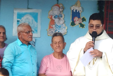 ​​​​​​​Teresa Carvajal y Ernesto Castro celebraron sus 50 años de vida matrimonial el pasado 27 de Diciembre. Con Eucaristía en la vereda del Vergel de Marquetalia (Caldas) e integración familiar celebraron este acontecimiento.