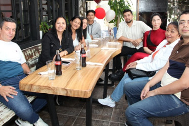 Fotos | Argemiro Idárraga | LA PATRIA Jorge Castrillón, Adriana Janeth Rodríguez, Sandra Salgado de Castrillón, Valentina Noreña, Jorge Castrillón, Ánderson Carmona, Jéssica Parra, María Rodríguez y Santiago Carmona.