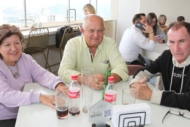 María Victoria Echeverri, Cesar Echeverri y Luis Fernando Echeverri. Se reunieron en un almuerzo familiar en el restaurante La Azotea.
