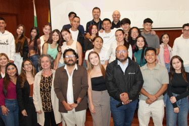 Fotos | Argemiro Idárraga | LA PATRIA Grupo de funcionarios y estudiantes de Comunicación Social y Periodismo de la Universidad de Manizales.