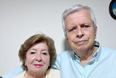 Foto | Suscriptor | LA PATRIA Guillermo Salgado y su esposa, Gloria Inés Cabra, celebraron sus 54 años de matrimonio, una unión construida sobre el amor, el respeto y la compañía a lo largo de más de cinco décadas.