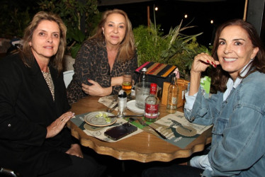 Foto | Argemiro Idárraga | LA PATRIA Elsa Restrepo, Lia Peláez y María Teresa Sánchez compartieron una cena de amigas en el restaurante Cortesana.