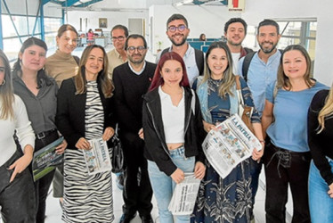 Foto | LA PATRIA Magda Alzate, ejecutiva Comercial de LA PATRIA; Margaret Sánchez, editora de Noticias de LA PATRIA; Catalina Arboleda, coordinadora de Comunicaciones de Chec; Martha Libia Castaño, gerente general de Chec; Óscar Veiman Mejía, editor de Educación; Fernando Alonso Ramírez, director de LA PATRIA; Mariana Zapata, practicante de Comunicaciones de Chec; Esteban Gallego, profesional de Comunicaciones de Chec; Andrea Acosta, profesional de Comunicaciones de Chec; Julián Poveda, profesional de Comun