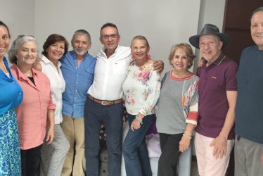 Foto | Argemiro Idárraga | LA PATRIA José Antonio Uribe celebró su cumpleaños junto a familiares y amigos en Pereira. En la imagen lo acompañan: Patricia Gutiérrez, Olga Lucía Betancur, Betty Contreras, Eulogio Camargo, José Antonio Uribe, María de Jesús Mesa, Eufaris Velásquez, Julio Chica y Luis Guillermo Mateus.
