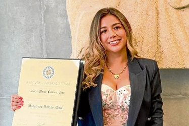 Foto | Henry Giraldo | LA PATRIA Ángela María Santana Toro, natural de Manzanares (Caldas), obtuvo su título como magíster en Derecho Penal de la Universidad Santo Tomás.