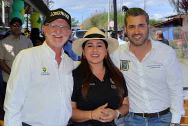 Foto | Luis Fernando Rodríguez | LA PATRIA Henry Gutierrez Ángel, gobernador de Caldas; Yeni Fernanda Henao Davila, alcaldesa de La Merced; y Manuel Fermín Giraldo Gutierrez, alcalde de Salamina.