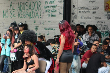 Estudiantes de Artes rechazaron los actos de abuso sexual con presentaciones culturales y protesta pacifica.