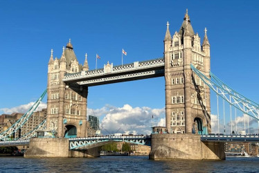 Tower Bridge es un punto emblemático del centro de Londres.