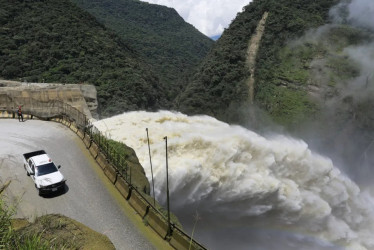 Petro pide evacuar población antes de prender Hidroituango