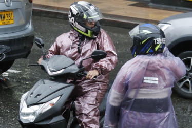 Los colores vistosos en los motociclistas hacen parte de su seguridad para ser visibles en el tráfico.
