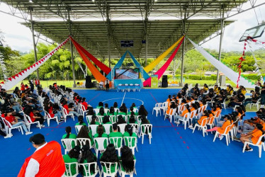 Alumnos de los planteles educativos de Caldas participan en campamentos de inglés de la Jornada Escolar Complementaria, orientados por Confa, en los centros vacacionales La Rochela de Palestina y El Bosque de Pensilvania.