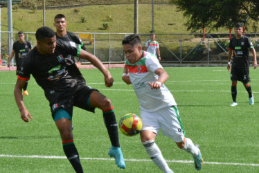 Once Caldas derrotó 3-2 a Manizales F.C. y retomó el liderato con 30 puntos, su rival quedó en la segunda casilla con 28 unidades, a falta de los cinco juegos de hoy.