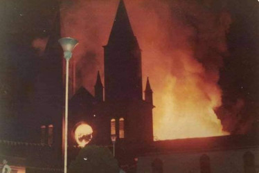 Imagen que se conserva del incendio que afectó el templo el 14 de enero de 1983.