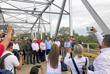 El puente comunica al departamento de Arauca con el estado Apure. La apertura la dio el ministro de Transporte, Guillermo Reyes.