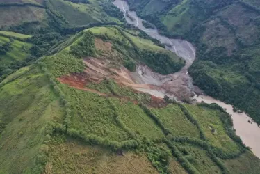 Registran represamiento del río Pozo y recomiendan evacuación preventiva de viviendas