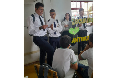 En el colegio El Naranjal, en zona rural de Chinchiná, implementaron desde el año pasado el programa de Escuadrón antiacoso, que busca concientizar a los estudiantes sobre valores, cuidado y buen trato personal.