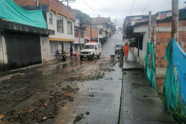 Diferentes barrios y vías del municipio del occidente caldense sufrieron inundaciones.