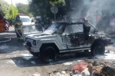 Un carro se quemó en La Dorada
