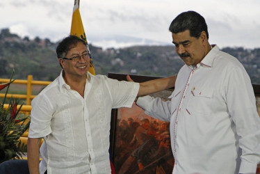Maduro y Petro firmaron ayer un acuerdo binacional cuyo objetivo es alcanzar este año la meta de 1.800 millones de dólares en operaciones comerciales.