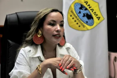 La subdirectora del Servicio Nacional de Migración (SNM) de Panamá, María Isabel Saravia, habla durante una entrevista con Efe hoy, en Ciudad de Panamá (Panamá).