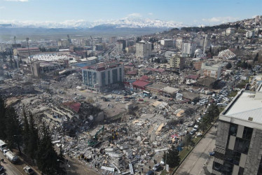 Foto aérea de la devastación en Kahramanmaras, al sudoeste de Turquía. 