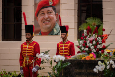 La guardia de honor de Venezuela rindió homenaje el pasado domingo al expresidente Hugo Chávez (1999-2013), en su tumba ubicada en el cuartel de la montaña, en Caracas, a propósito del décimo aniversario de su fallecimiento.