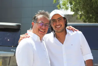El presidente Gustavo Petro con su hijo mayor Nicolás Petro Burgos. 