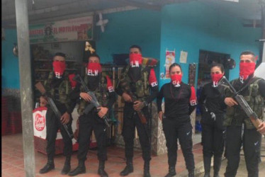 Reproducción / LA PATRIA  El Eln tiene influencia y control en muchas de estas zonas del Catatumbo, donde es común que se paseen por pueblos y veredas uniformados y armados.