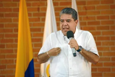 Carlos Hernán Rodríguez es abogado de la Universidad Santiago de Cali, magíster en Derecho Constitucional y especialista en Derecho Administrativo, logró su elección con una votación arrolladora.