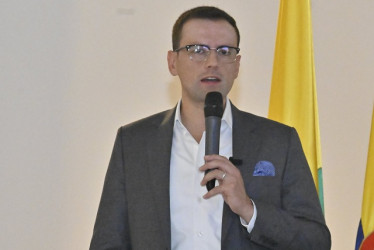 El nuevo look del gobernador  Foto|Cortesía MinTIC|LA PATRIA