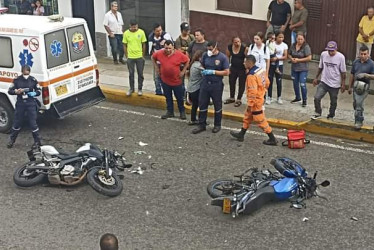 El Cuerpo de Bomberos y la Defensa Civil atendieron un accidente que dejó dos heridos en Anserma.