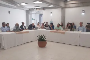 Reunión en la Terminal de Transportes con Alexandra Rodríguez Vela, contralora Delegada para Participación Ciudadana de la Contraloría General de la República.