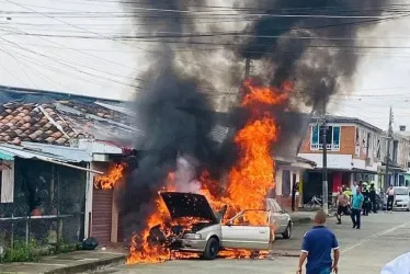 El vehículo que se incendió en la mañana de este miércoles en Viterbo. 