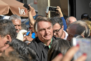 Jair Bolsonaro realizó una rueda de prensa en Belo Horizonte, en donde lo acompañaron sus seguidores.