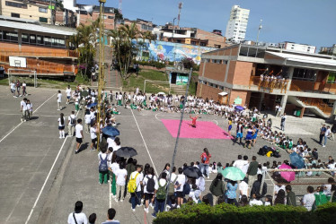 La comunidad educativa del Colegio Jaime Duque de Villamaría celebró los 30 años. 