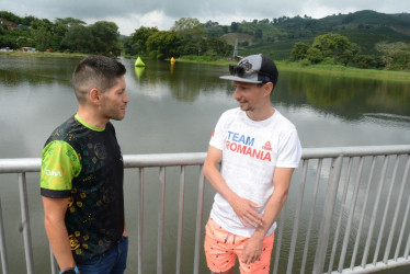 Carlos Javier Quinchará, quien representa a Caldas, y el rumano-francés Félix Duchampt, en el Lago Cameguadua, que en los Juegos Nacionales será el Centro Internacional de Aguas Abiertas. Ambos se medirán hoy en la Copa Continental.