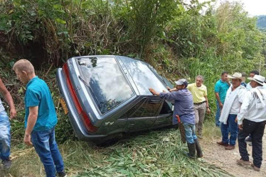 El accidente ocurrió pasado el mediodía de este sábado en la vereda El Carmelo Bajo de Anserma (Caldas).