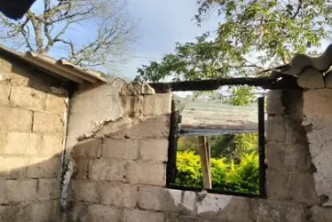 Una familia damnificada tras incendio de su vivenda en la vereda Cristales de Samaná