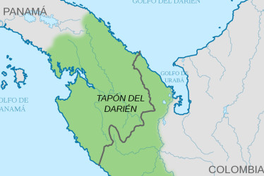 La selva del Darién, ubicada en la frontera entre Colombia y Panamá, bloquea el paso de carreteras entre Sudamérica y Centroamérica. Su vegetación espesa y fauna diversa hacen que el tránsito por este ecosistema sea muy peligroso, por lo cual la selva es denominada 'tapón'.