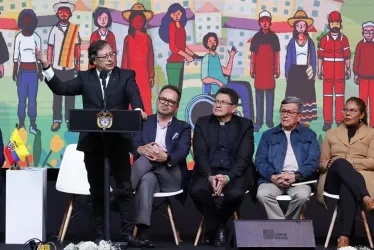 El jueves se instaló el Comité Nacional de la Participación - instancia transitoria de la Mesa de Diálogos de Paz, en Bogotá. El acto coincidió con la entrada en vigor del cese el fuego entre el Eln y el Estado colombiano.